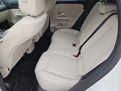 Used 2026 Mercedes-Benz GLA 250 image 17