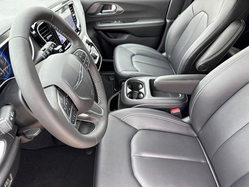 New 2026 Chrysler Pacifica Select image 19