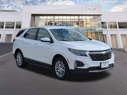 Used 2023 Chevrolet Equinox LT image 3