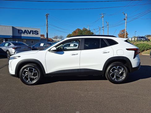 Used 2024 Chevrolet Trax LT image 7