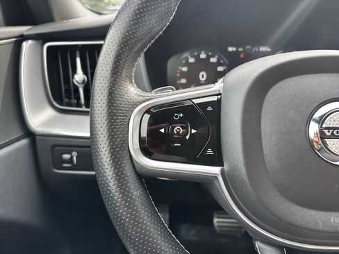 Used 2018 Volvo XC60 T6 R-Design w/ Convenience Package AWD/4WD image 12