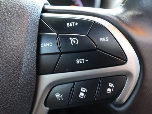 Used 2018 Jeep Grand Cherokee Overland AWD/4WD image 31