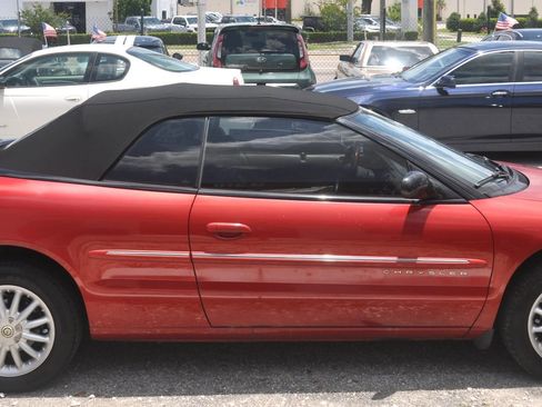 Used 2001 Chrysler Sebring LXi FWD image 3