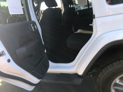 Used 2021 Jeep Wrangler Unlimited Sahara w/ Uconnect 4C Nav & Sound Group AWD/4WD image 20