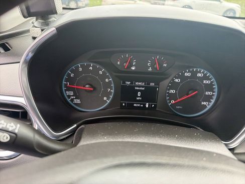 Used 2021 Chevrolet Equinox LS FWD image 2