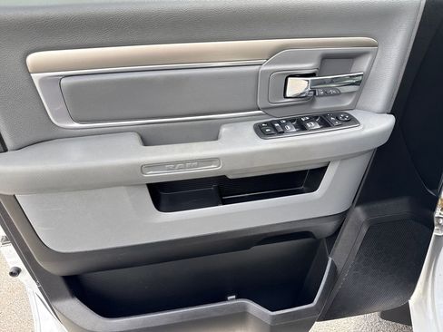 Used 2019 RAM 1500 Classic SLT w/ Luxury Group AWD/4WD image 14