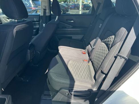 Used 2022 Nissan Pathfinder SV image 29