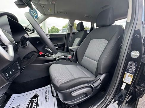 Used 2023 Kia Soul LX image 16