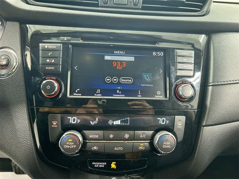 Used 2018 Nissan Rogue SV image 14