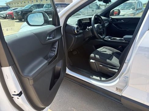 Used 2025 Chevrolet Equinox LT FWD image 9