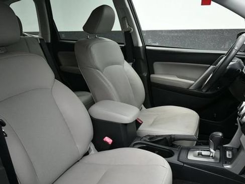 Used 2016 Subaru Forester 2.5i Limited AWD/4WD image 9
