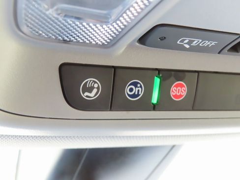 Used 2023 GMC Acadia SLE w/ Driver Convenience Package image 11