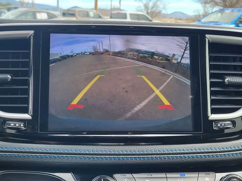Used 2021 Chrysler Pacifica Touring FWD image 20