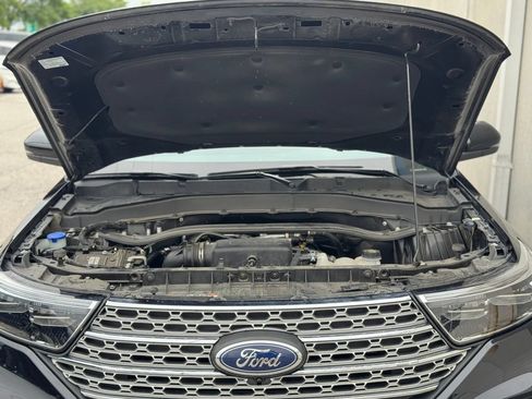 Used 2023 Ford Explorer Limited w/ Limited Technology Package AWD/4WD image 33