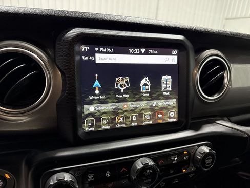 Used 2020 Jeep Gladiator Overland AWD/4WD image 14