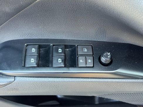 Used 2019 Toyota Camry SE w/ Convenience Package FWD image 21