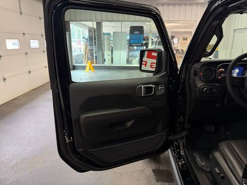 New 2026 Jeep Wrangler Unlimited Rubicon w/ Xtreme 35 Tire Package image 13