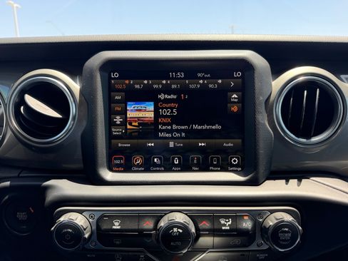 Used 2021 Jeep Wrangler Unlimited Sahara AWD/4WD image 12