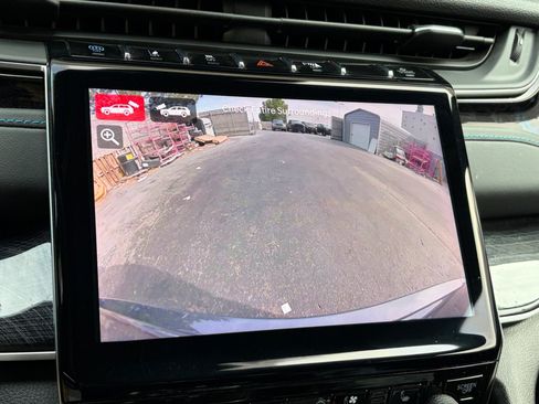Used 2023 Jeep Grand Cherokee Trailhawk w/ Luxury Tech Group III AWD/4WD image 19