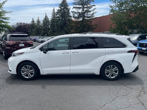 Used 2023 Toyota Sienna XSE w/ XSE Plus Package AWD/4WD image 2