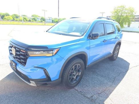 Used 2025 Honda Pilot TrailSport image 1