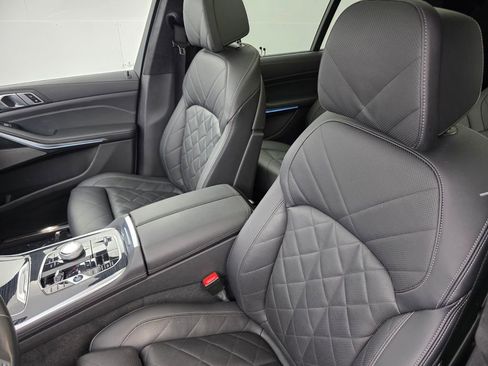 Used 2023 BMW X7 xDrive40i w/ M Sport Package image 11