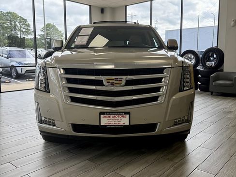 Used 2016 Cadillac Escalade Premium image 2