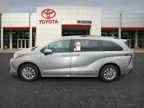 New 2026 Toyota Sienna XLE image 14