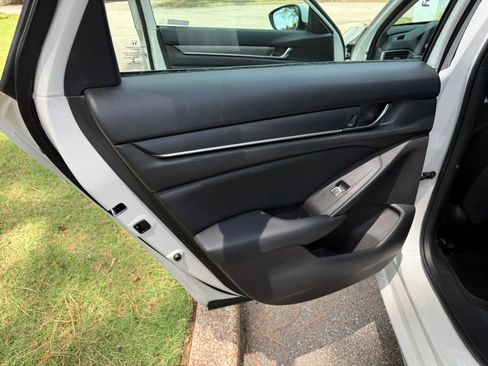 Used 2018 Honda Accord LX image 12