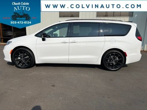 Used 2025 Chrysler Pacifica Limited FWD image 11