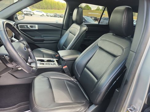 Used 2020 Ford Explorer XLT w/ Equipment Group 202A AWD/4WD image 25
