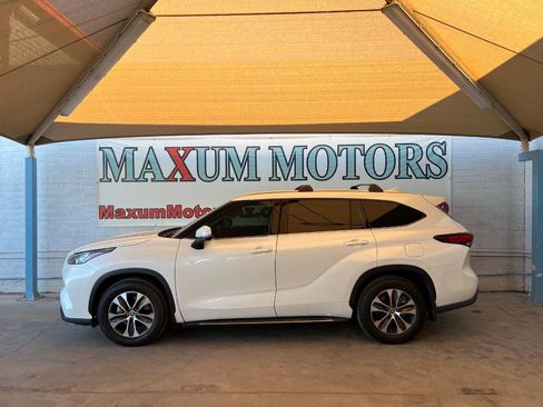 Used 2021 Toyota Highlander XSE image 3