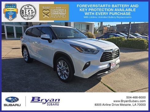 Used 2023 Toyota Highlander Limited FWD image 1