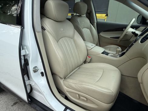 Used 2011 INFINITI EX35 Journey w/ Premium Pkg image 18