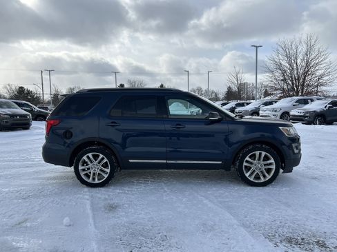 Used 2016 Ford Explorer XLT w/ Equipment Group 202A image 3