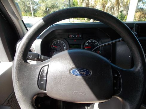 Used 2013 Ford E-350 and Econoline 350 XLT image 17