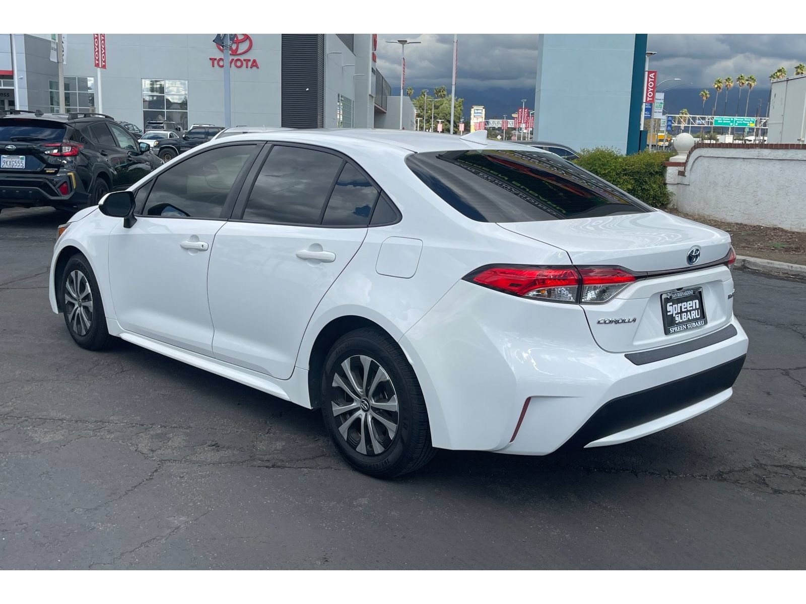 Used 2022 Toyota Corolla LE w/ Carpet Mat Package (TMS) FWD image 3