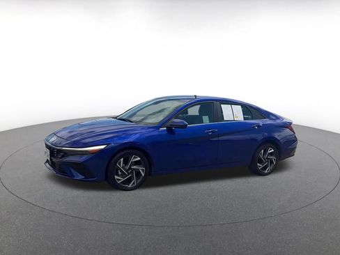 Used 2025 Hyundai Elantra SEL FWD image 6
