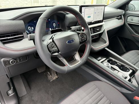 Used 2025 Ford Explorer ST-Line RWD image 2