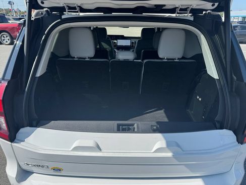 Used 2025 Ford Expedition Active AWD/4WD image 18