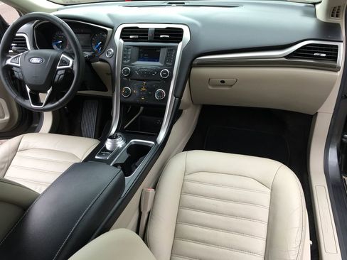 Used 2017 Ford Fusion SE FWD image 31