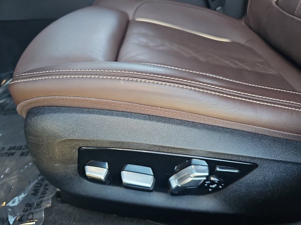 Used 2023 BMW M550i xDrive w/ Executive Package AWD/4WD image 30