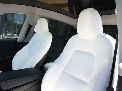 Used 2024 Tesla Model Y Long Range AWD/4WD image 14