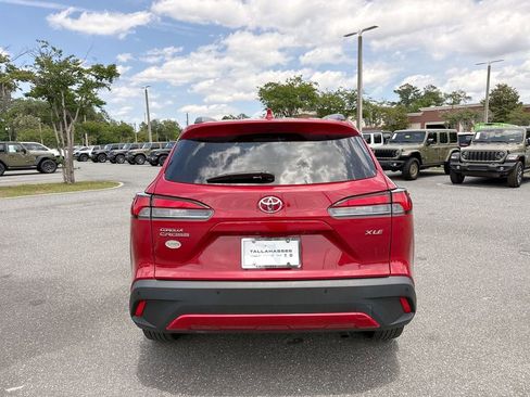 Used 2024 Toyota Corolla Cross XLE FWD image 4