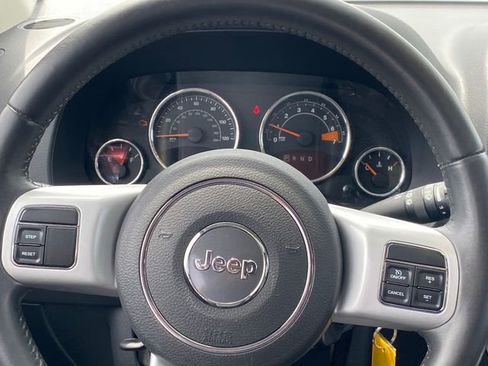 Used 2017 Jeep Compass High Altitude FWD image 8