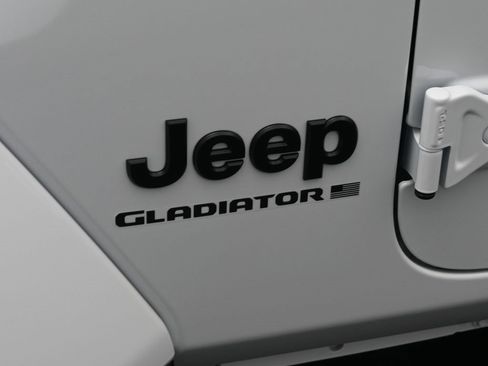 New 2025 Jeep Gladiator Sport image 13