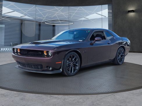Used 2021 Dodge Challenger R/T w/ Driver Convenience Group image 2