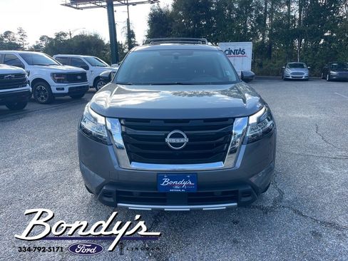 Used 2024 Nissan Pathfinder SL w/ SL Premium Package image 3