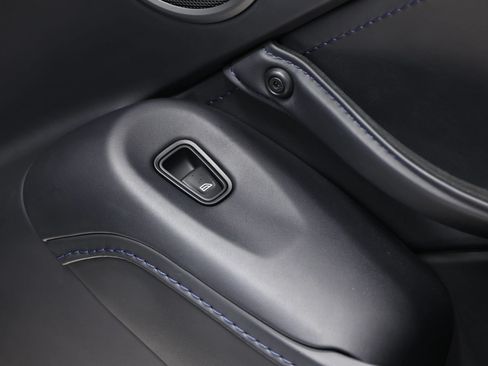 Used 2023 Aston Martin V8 Vantage Roadster RWD image 59