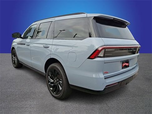 New 2025 Lincoln Navigator Reserve w/ Jet Appearance Package image 4